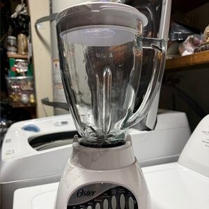 Oster White and Clear Glass Countertop Blender